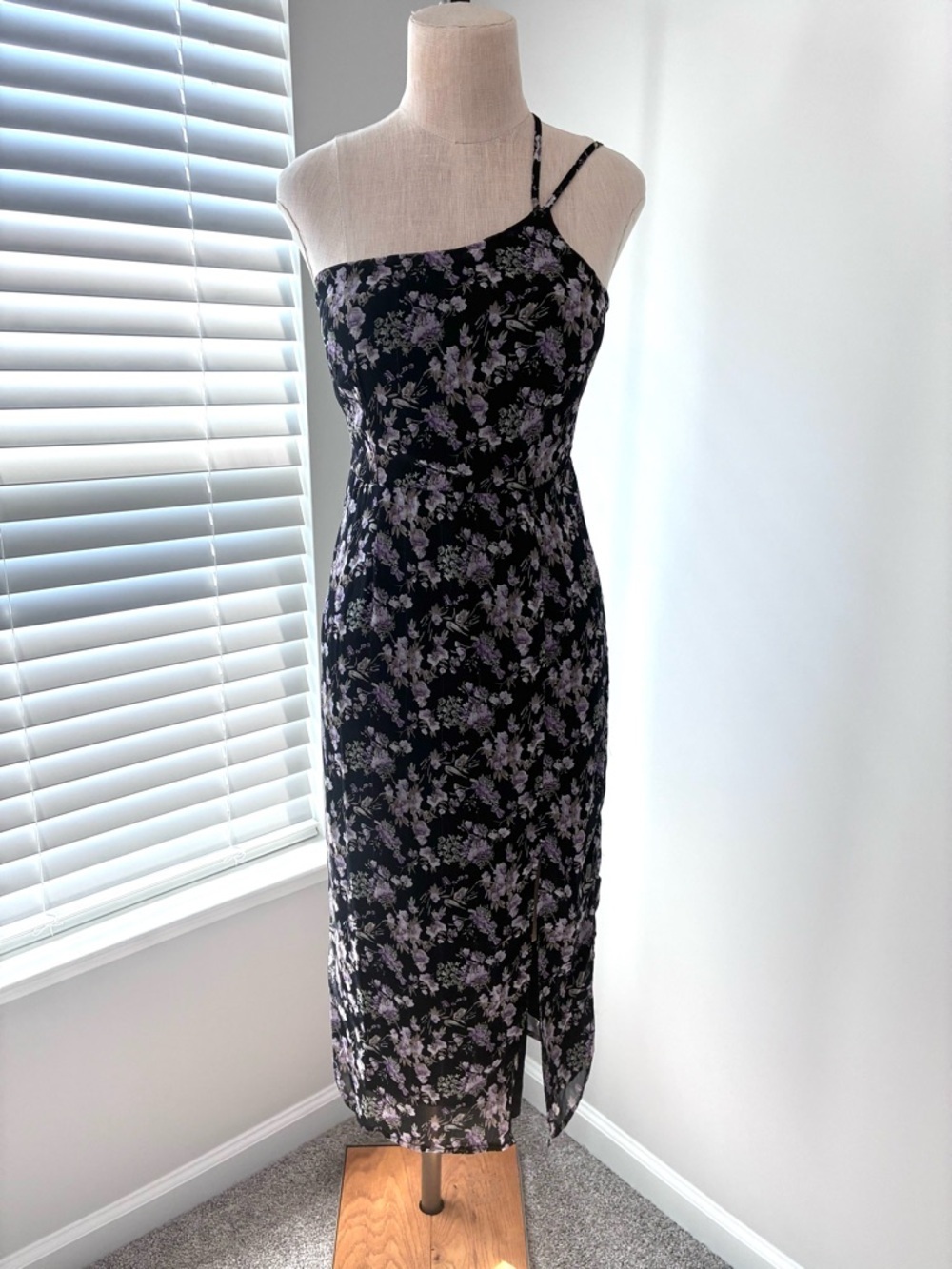 Lulus Women's Black Floral Chiffon Asymmetrical Halter Neck Dress